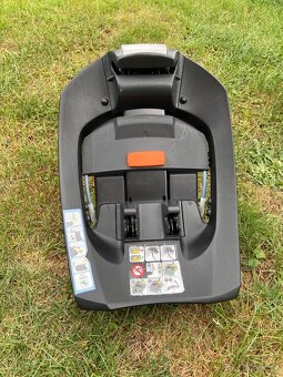 Kombinovaný kočárek a autosedačka se základnou - 4