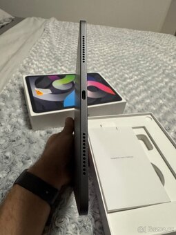 Apple iPad Air - 4