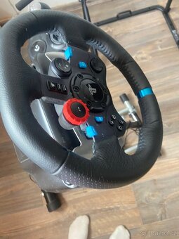 Volant Logitech G29 + pedály + řadící páka + stojan - 4