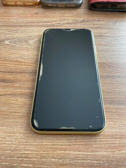 Prodám iPhone 11, 128GB žluté barvy - 4