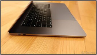 Apple MacBook Pro 15“ CZ A1990 i7 2,6GHz 16GB RAM 250GB disk - 4