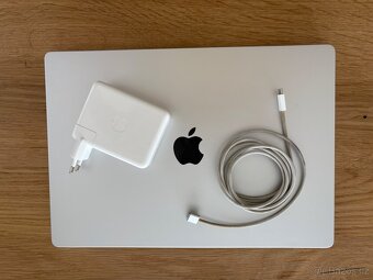 Macbook Pro 16" – M1 Pro/16 GB RAM/512 SDD - Praha/ČB - 4