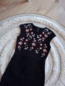 Černé šaty s květy Desigual - 4
