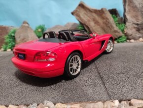 prodám model 1:18 dodge viper SRT10 - 4