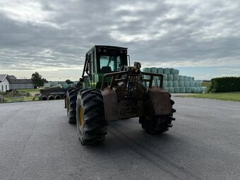 Lesní traktor JOHN DEERE 540G III - 4