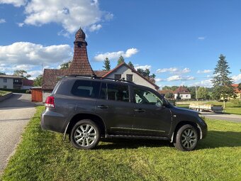 Toyota Land Cruiser 200 - 4