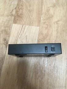 D-Link DES-1005P - 4
