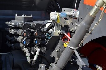 Traktor Kubota M6142 - 4