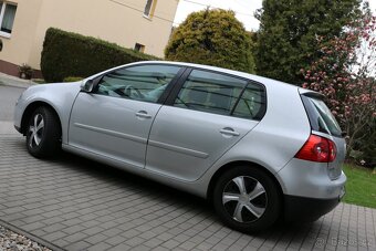 Volkswagen Golf 1.6 FSI Sportline - 4