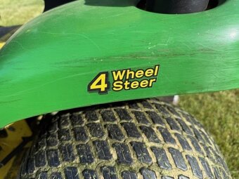 John Deere X 304 - 4