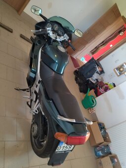 Honda VFR 750 F - 4