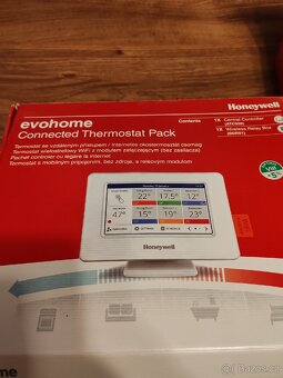 Honeywell evohome, ridici panel, 5 hlavic, rele ke kotli - 4