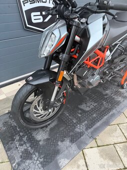 KTM Duke 125 rok 2022 - 4
