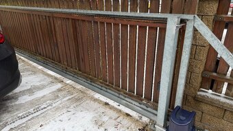Elektrická pojezdová brána s motorem - 4