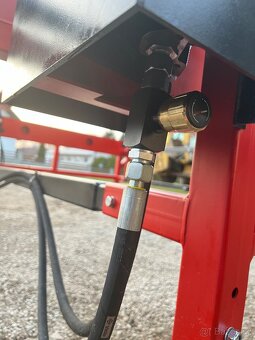 Nový podávací stůl k štípacímu automatu -záruka 36 měsíců- - 4