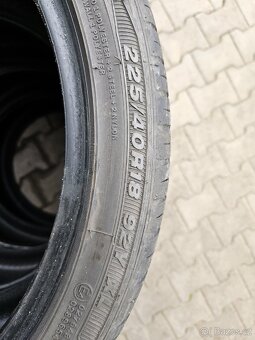 Letní pneu 225/40/R18 - 4