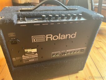 Roland KC-200 - 4