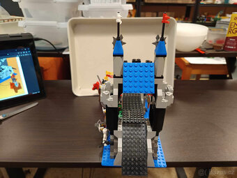 LEGO Castle 6078 Royal Drawbridge - 4