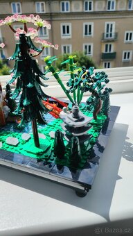 Lego Icons - tichá zahrada 10315 - spěchá - 4