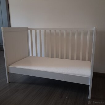 Dětská postýlka SUNDVIK s matrací SKÖNAST - 4