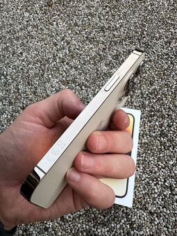 IPhone 14 Pro - baterie 100% - 4