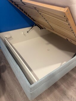 Čalouněná postel 140 cm - 4