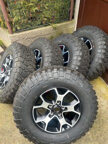 Jeep Wrangler sada alu kol r17 originální s pneu BF - 4
