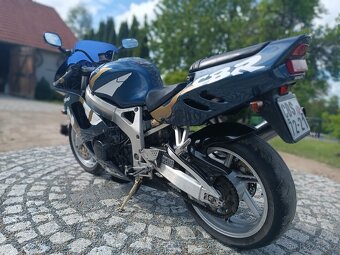 Honda CBR 900 RR - 4