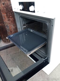 Elektrický sklokeramický sporák Amica ( skoro nový ) šíroký - 4