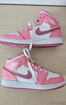Nike Air Jordan 1 Mid Valentine's Day 39 - 4