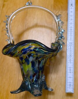 Hutní skleněný košík s uchem – barevné skvrnité sklo - 4