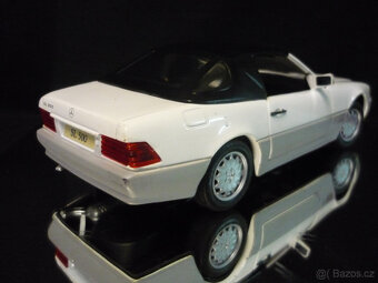 Mercedes Benz 500 SL Soft Top Revell 1/18 - 4