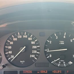 BMW E39 523ia - 4