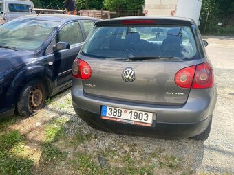Volkswagen Golf 5 - 4