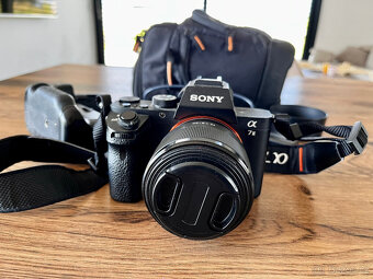 Prodám Sony A7 II + Sony FE 50mm f/1.8 + battery grip atd... - 4