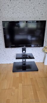Kvalitní stojan na TV I s TV LG 42LH5000 - 4
