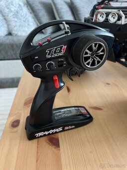 RC model Traxxas Summit 1/8 Brushless - 4