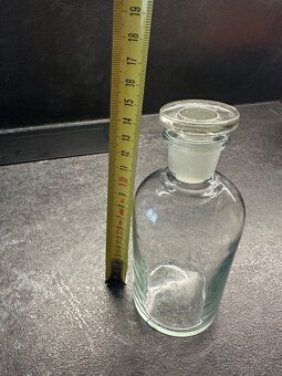 Skleněné lékařské dózy z 19. století - 4