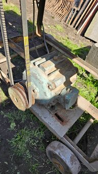 Velká cirkulárka, silný motor. - 4