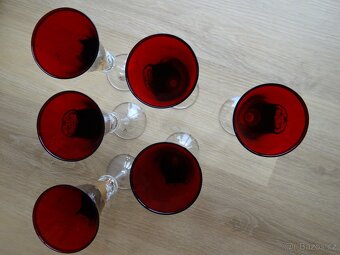 Luxusní červené číše se zlacením a květy - 4