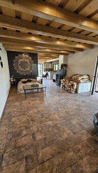 Novostavba RD 360m2 s 3 byty na pozemku 2.800 m2 u Telče. - 4