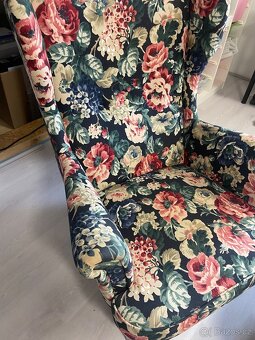 Ušák IKEA strandmon a podnožka - 4