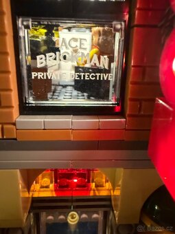 LEGO 10246 Detektivní kancelář - Z VÝSTAVKY + SVĚTLA - 4
