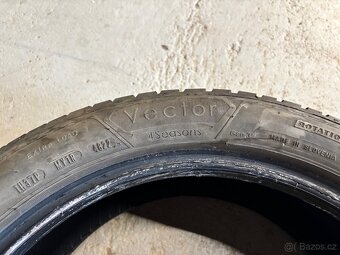 1ks 205/50 R17 93W Goodyear Vector 4 Seasons - 4