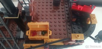 LEGO Pirates II Brickbeard's Bounty - 4