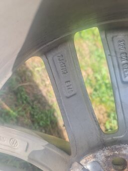 Zdravím, predám 4x hliníkové disky R17 originál z VW Passat - 4