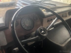 Mercedes Benz 207 - 4