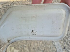 nadrž odstrikovacu vc.motorku VW Passat B6 - 4