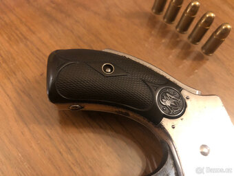 Historický Revolver Smith & Wesson Cal 32 S&W Hammerless DA - 4