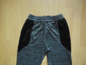 chlapecké Nike šedé sport. tepláky užší nápis 140-146/10-12r - 4
